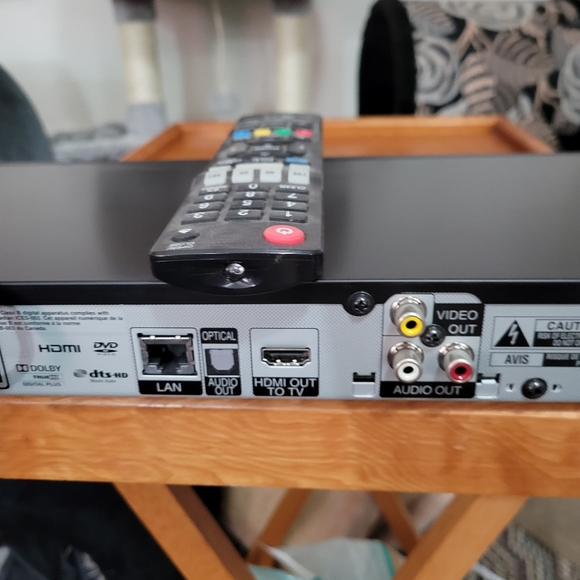 LG 3D Blu-ray player with built in Wi-Fi - Picture 7 of 9